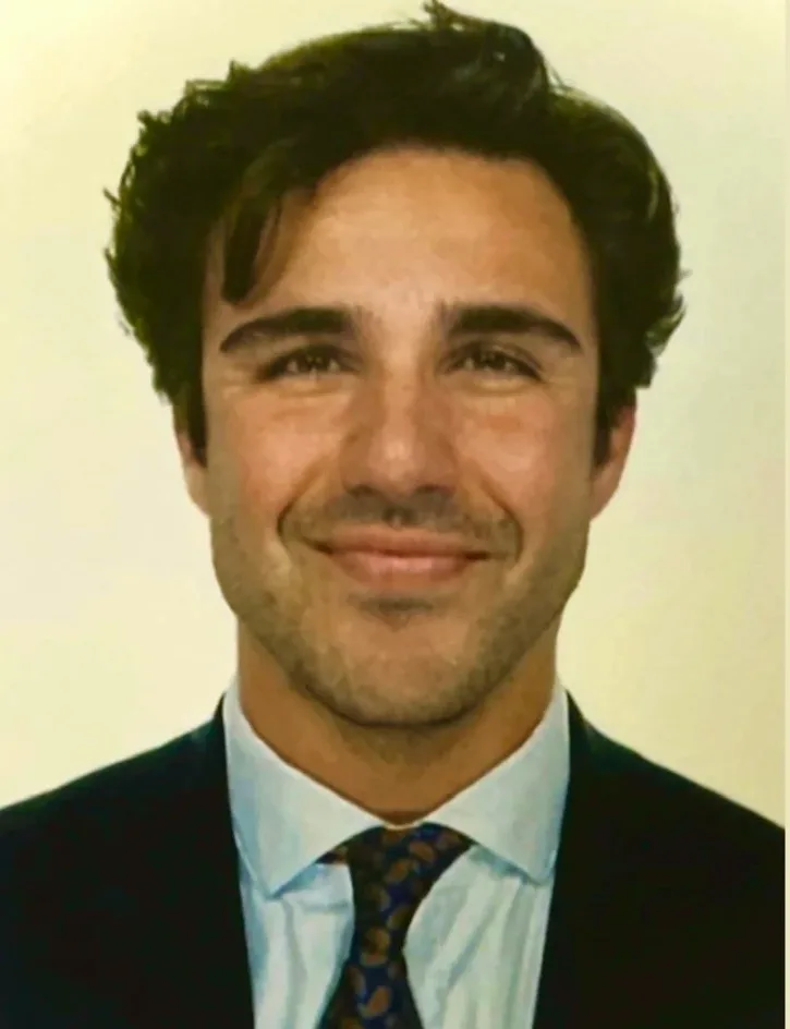 Retrato de Álvaro Pérez Aledo, asesor financiero en Alicante