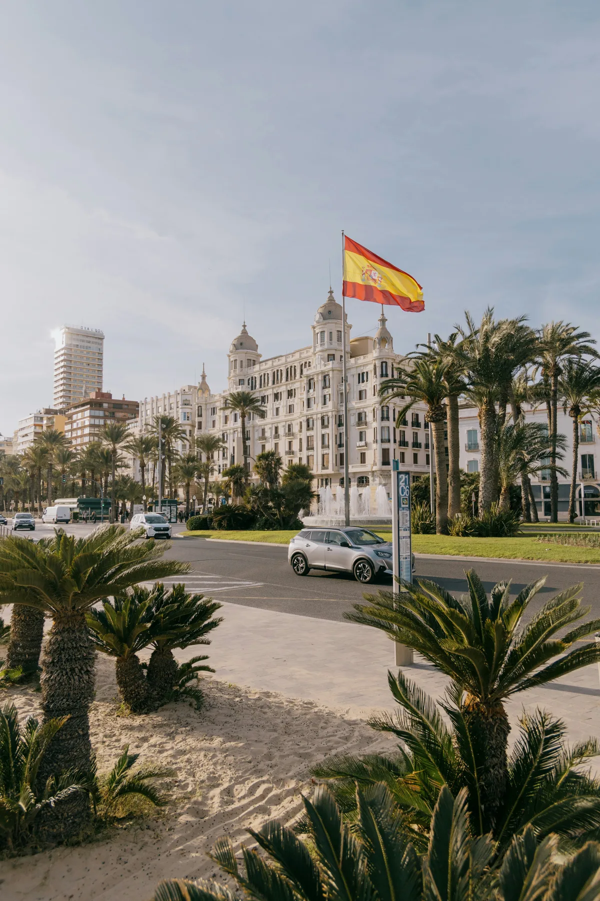 La Casa Carbonell vista desde la Explanada de España, Alicante